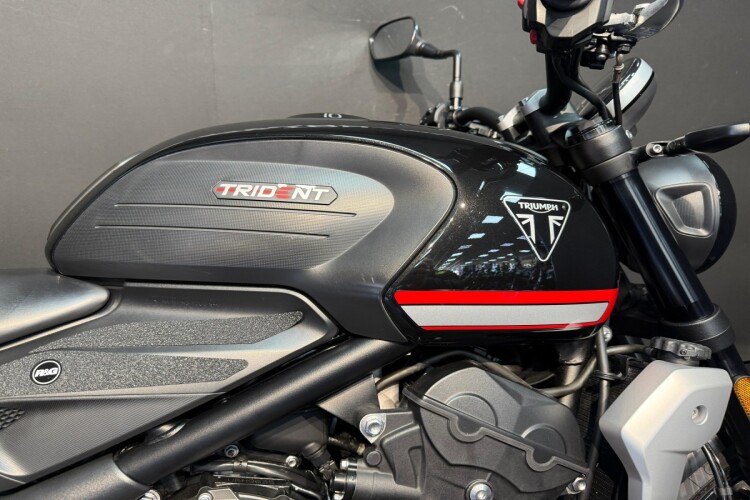 TRIUMPH TRIDENT 660