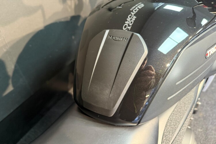 TRIUMPH TRIDENT 660