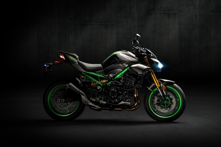KAWASAKI Z900