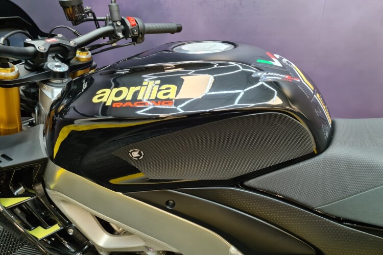 APRILIA TUONO 1100 V4