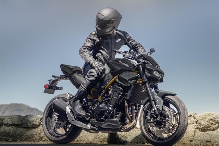 KAWASAKI Z900
