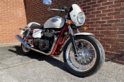 TRIUMPH THRUXTON 900