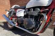 TRIUMPH THRUXTON 900