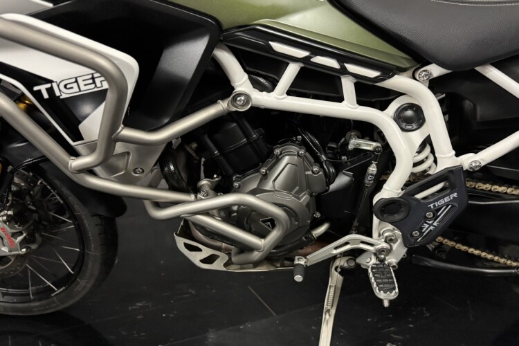 TRIUMPH TIGER 900