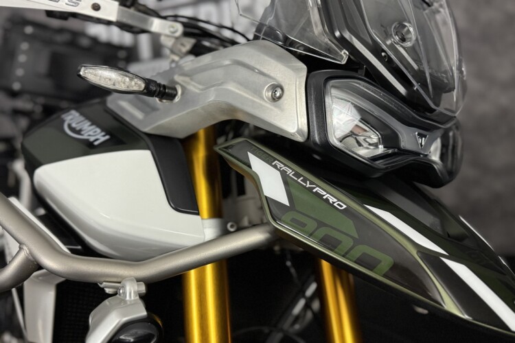 TRIUMPH TIGER 900