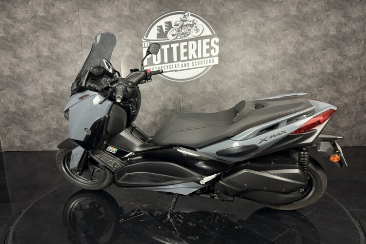 YAMAHA XMAX 300