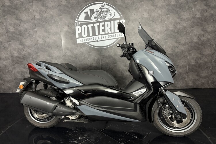 YAMAHA XMAX 300