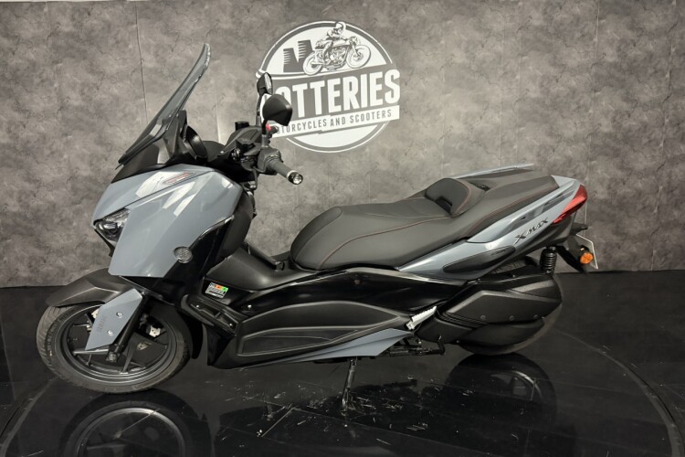 YAMAHA XMAX 300