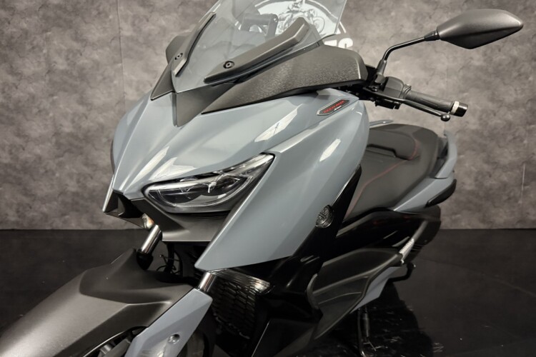 YAMAHA XMAX 300