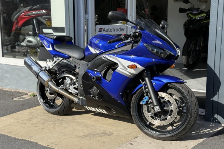 YAMAHA YZF R6
