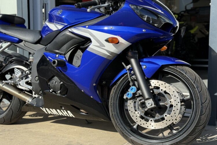 YAMAHA YZF R6