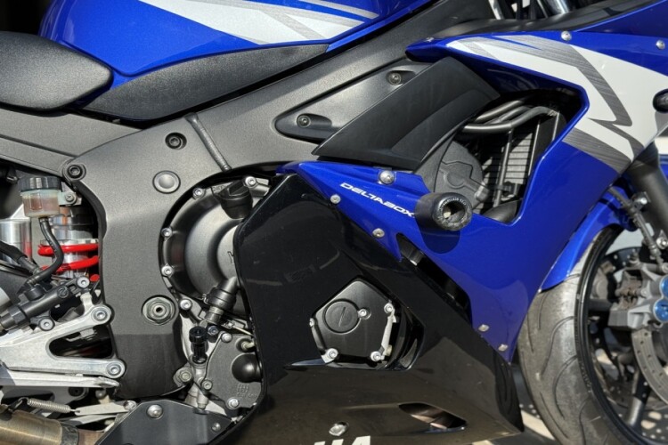 YAMAHA YZF R6 04