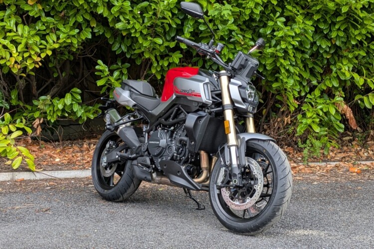 QJMOTOR SRK 900