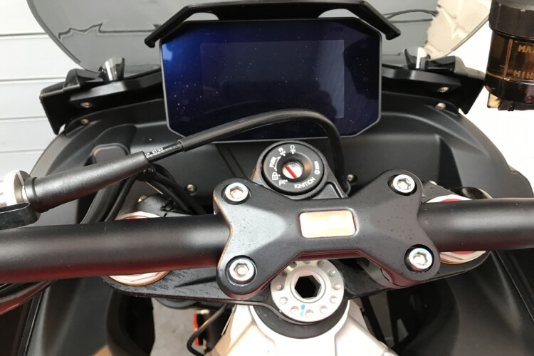 APRILIA TUONO 1100 V4