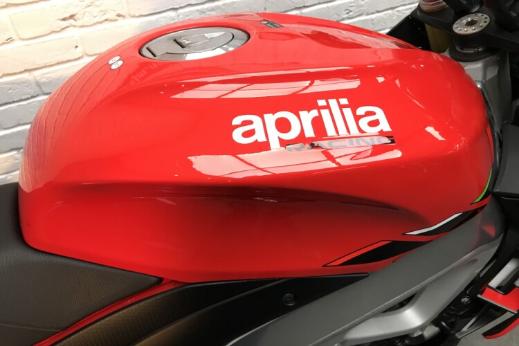 APRILIA TUONO 1100 V4