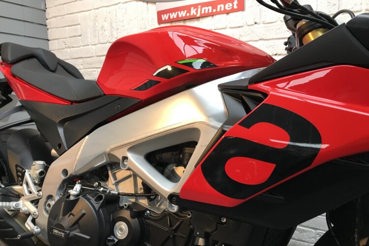 APRILIA TUONO 1100 V4