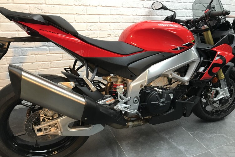 APRILIA TUONO 1100 V4