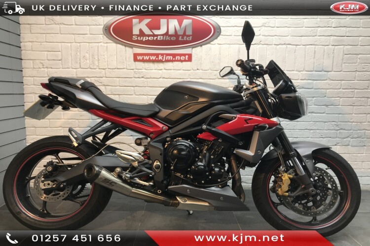 TRIUMPH STREET TRIPLE 675
