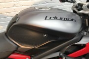 TRIUMPH STREET TRIPLE 675