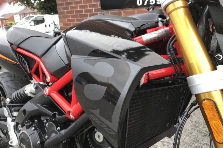 APRILIA DORSODURO 900