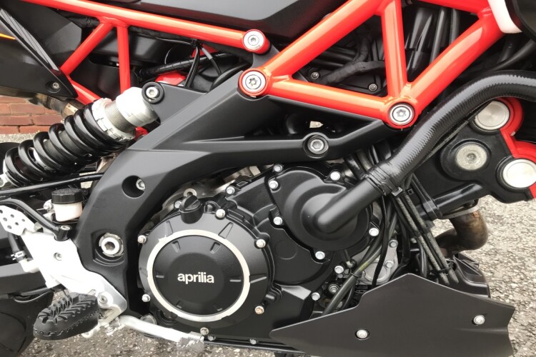 APRILIA DORSODURO 900