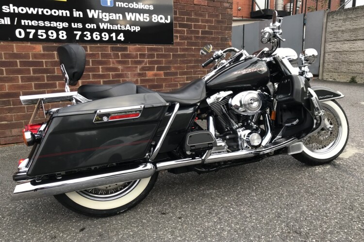 HARLEY-DAVIDSON TOURING