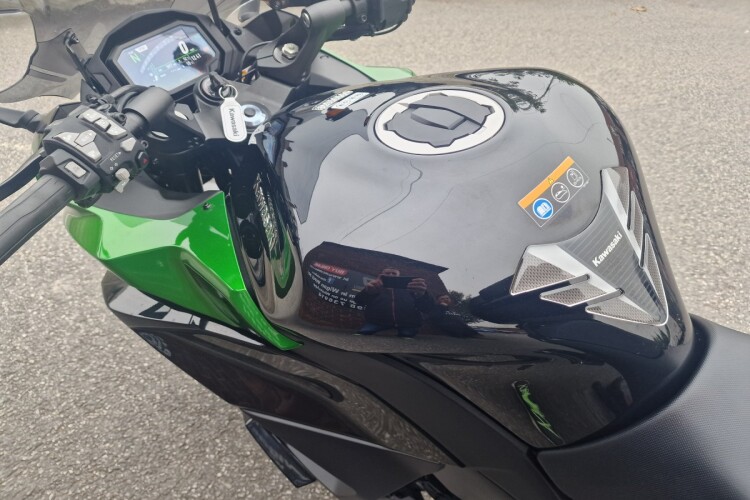 KAWASAKI NINJA 1000SX