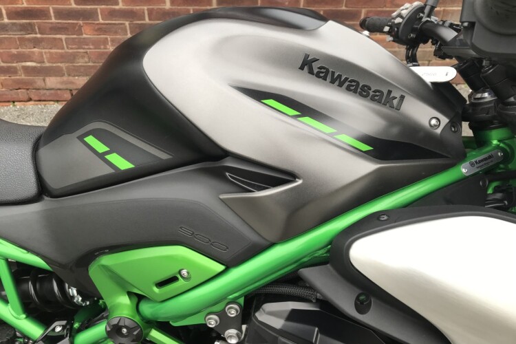KAWASAKI Z900 PERFORMANCE