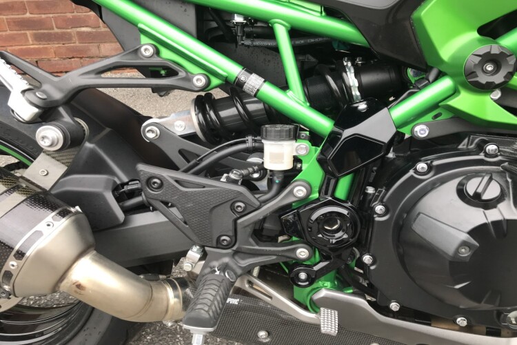 KAWASAKI Z900 PERFORMANCE