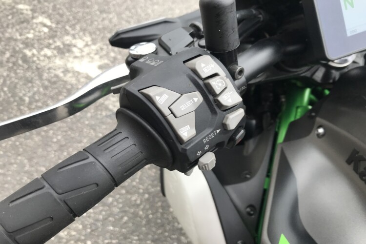 KAWASAKI Z900 PERFORMANCE