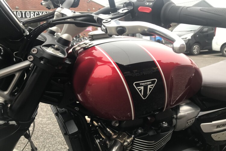 TRIUMPH SCRAMBLER 1200