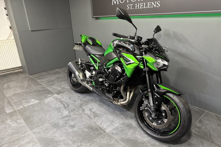 KAWASAKI Z900