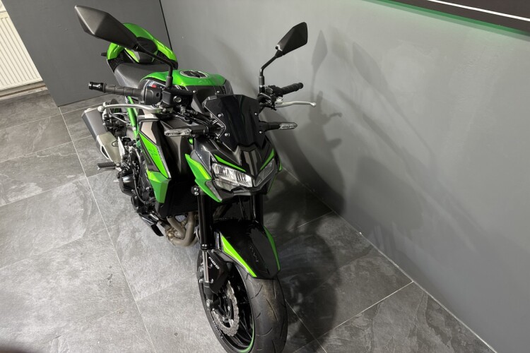 KAWASAKI Z900