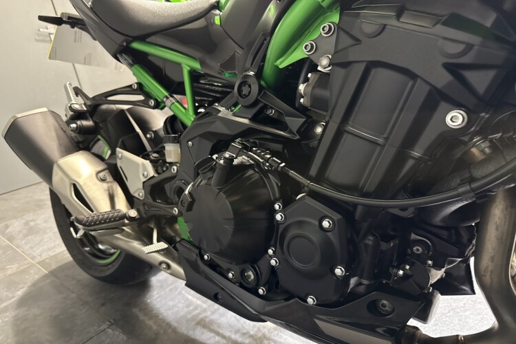 KAWASAKI Z900