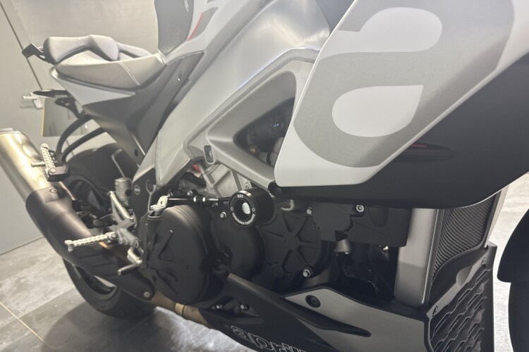 APRILIA TUONO 1100 V4