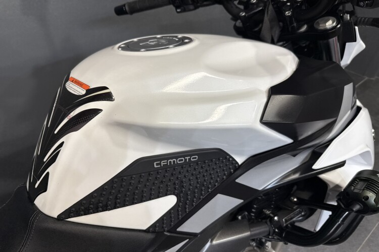 CFMOTO 650NK