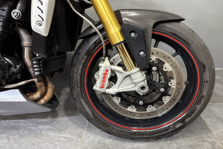 TRIUMPH SPEED TRIPLE 1050