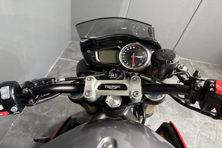 TRIUMPH SPEED TRIPLE 1050