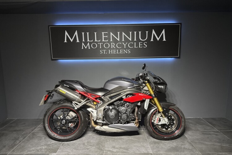TRIUMPH SPEED TRIPLE 1050