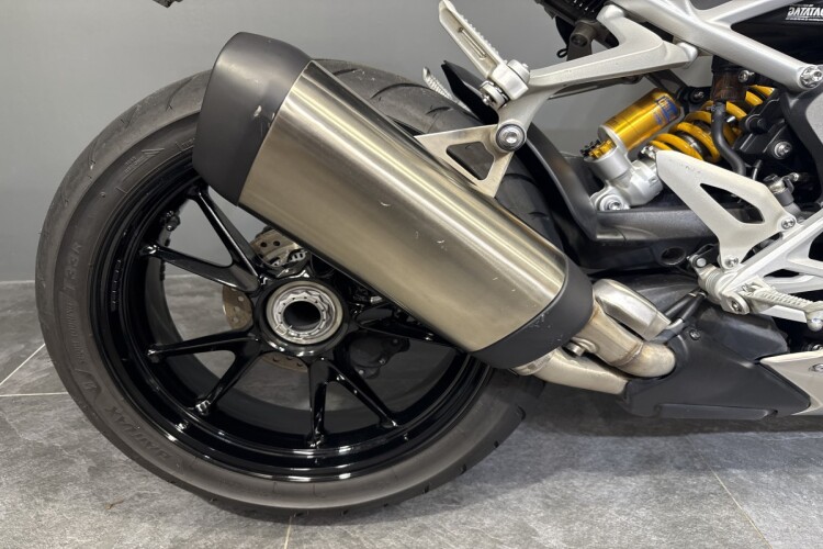 TRIUMPH SPEED TRIPLE 1200