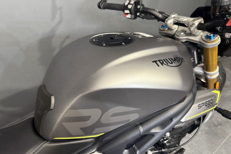 TRIUMPH SPEED TRIPLE 1200