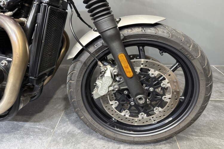 TRIUMPH SPEED TWIN 1200