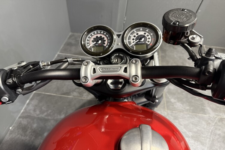 TRIUMPH SPEED TWIN 1200