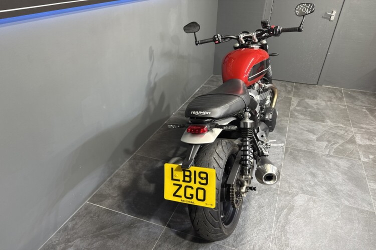 TRIUMPH SPEED TWIN 1200