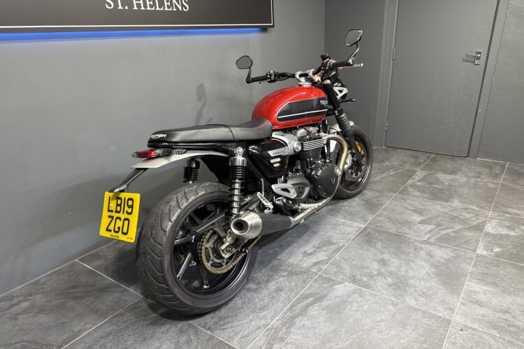TRIUMPH SPEED TWIN 1200