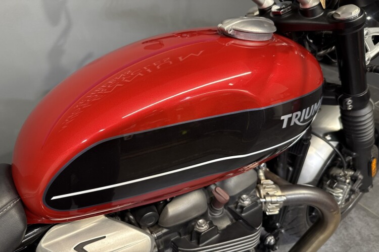 TRIUMPH SPEED TWIN 1200