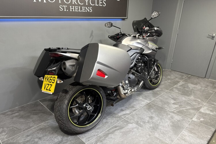 TRIUMPH TIGER 1050