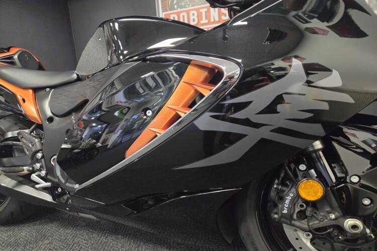 SUZUKI GSX1300R HAYABUSA