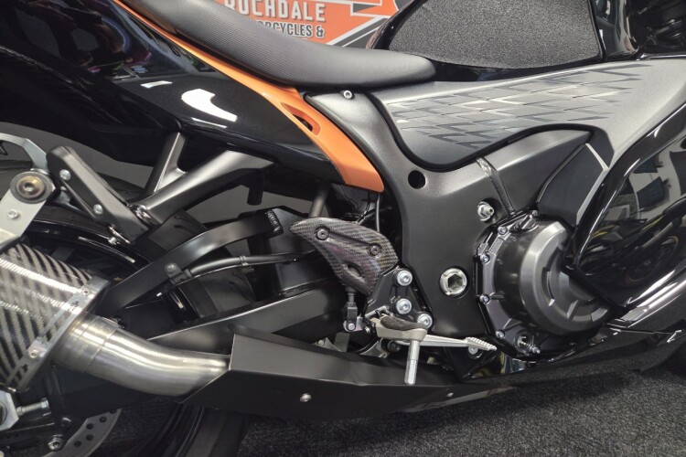 SUZUKI GSX1300R HAYABUSA