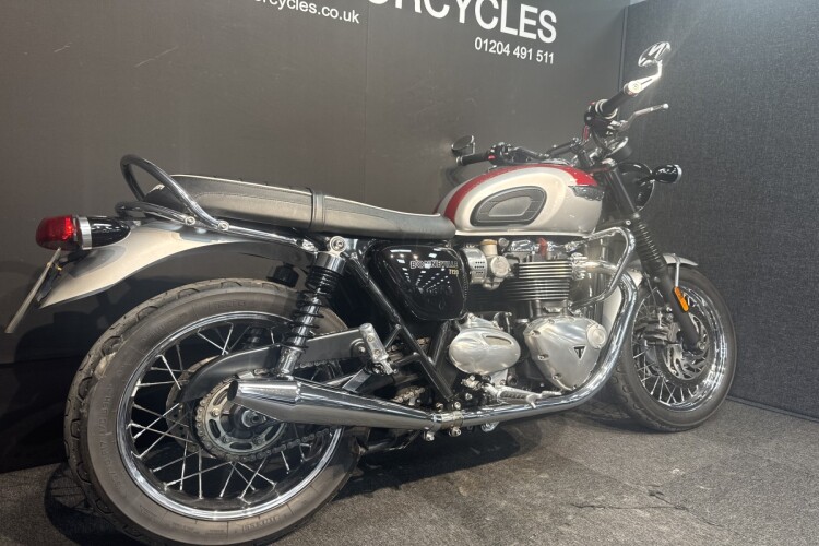 TRIUMPH BONNEVILLE T120